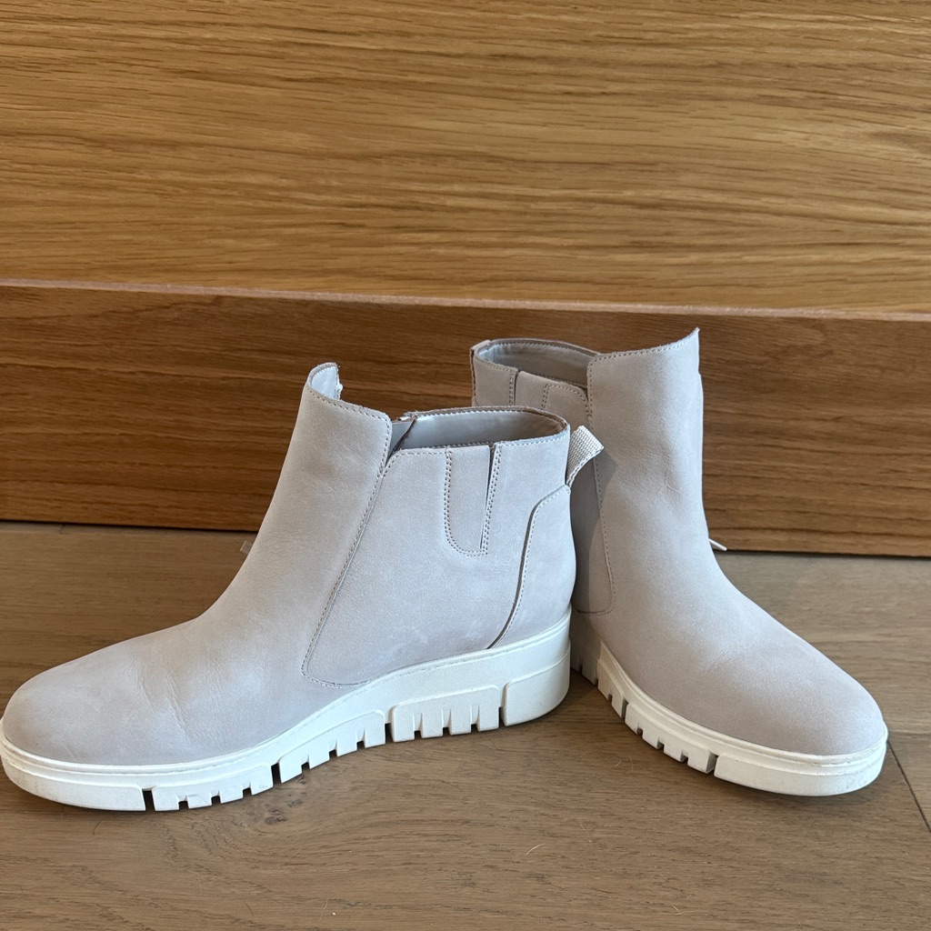 Vionic Light Beige Ankle Boots